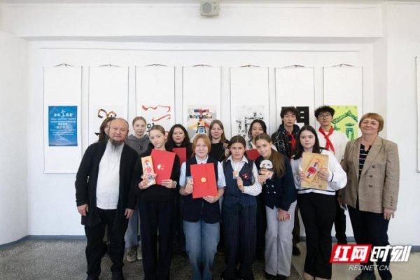 翻翻策略 2025青少年汉字数智艺术大赛获奖作品在俄罗斯展出